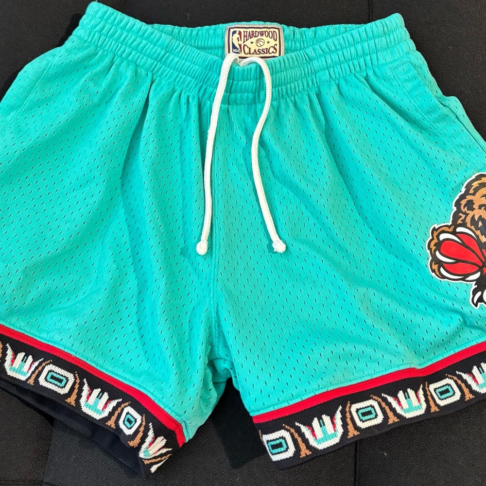 Mitchell & Ness Vancouver Grizzlies Hardwood Classics Shorts